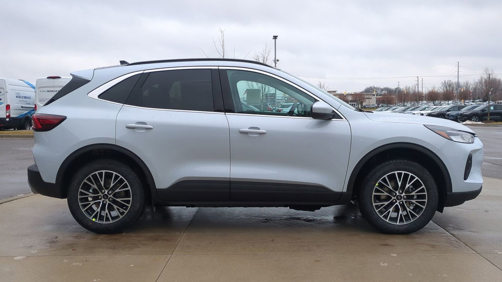 New 2026 Ford Escape SE w/ Class II Trailer Tow Package image 8