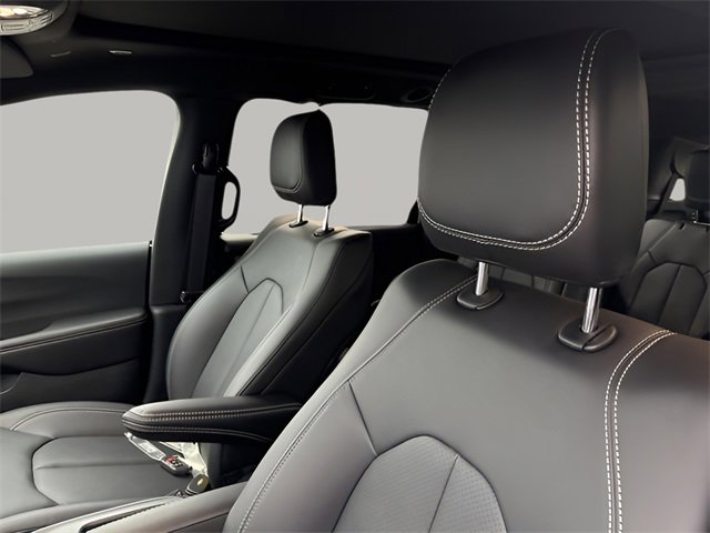 New 2026 Chrysler Pacifica Select image 8