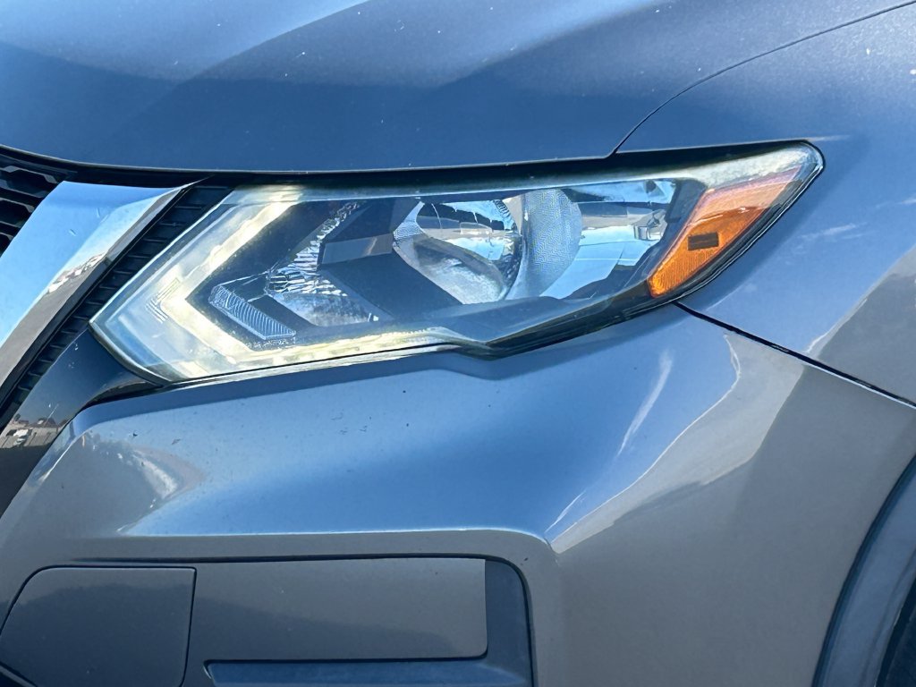 Used 2017 Nissan Rogue SV AWD/4WD image 10