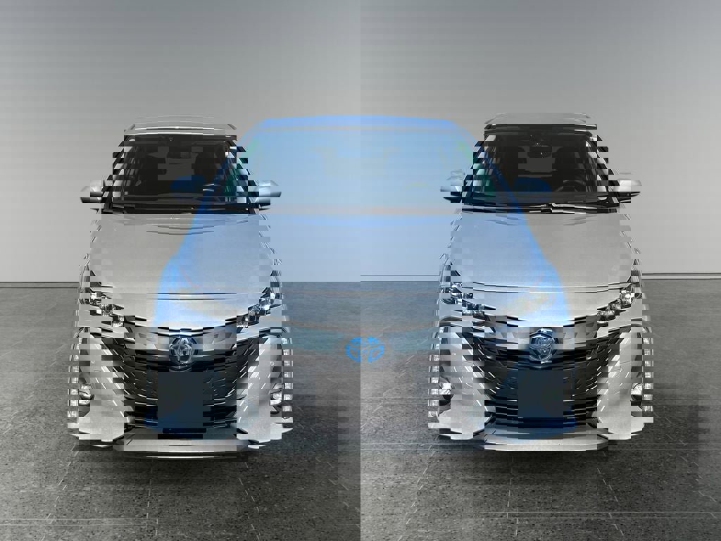 Used 2017 Toyota Prius Prime Advanced image 2