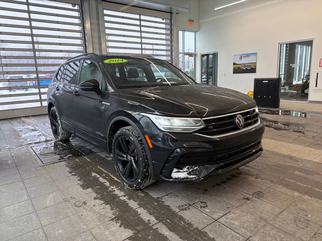 Used 2024 Volkswagen Tiguan SE R-Line image 4