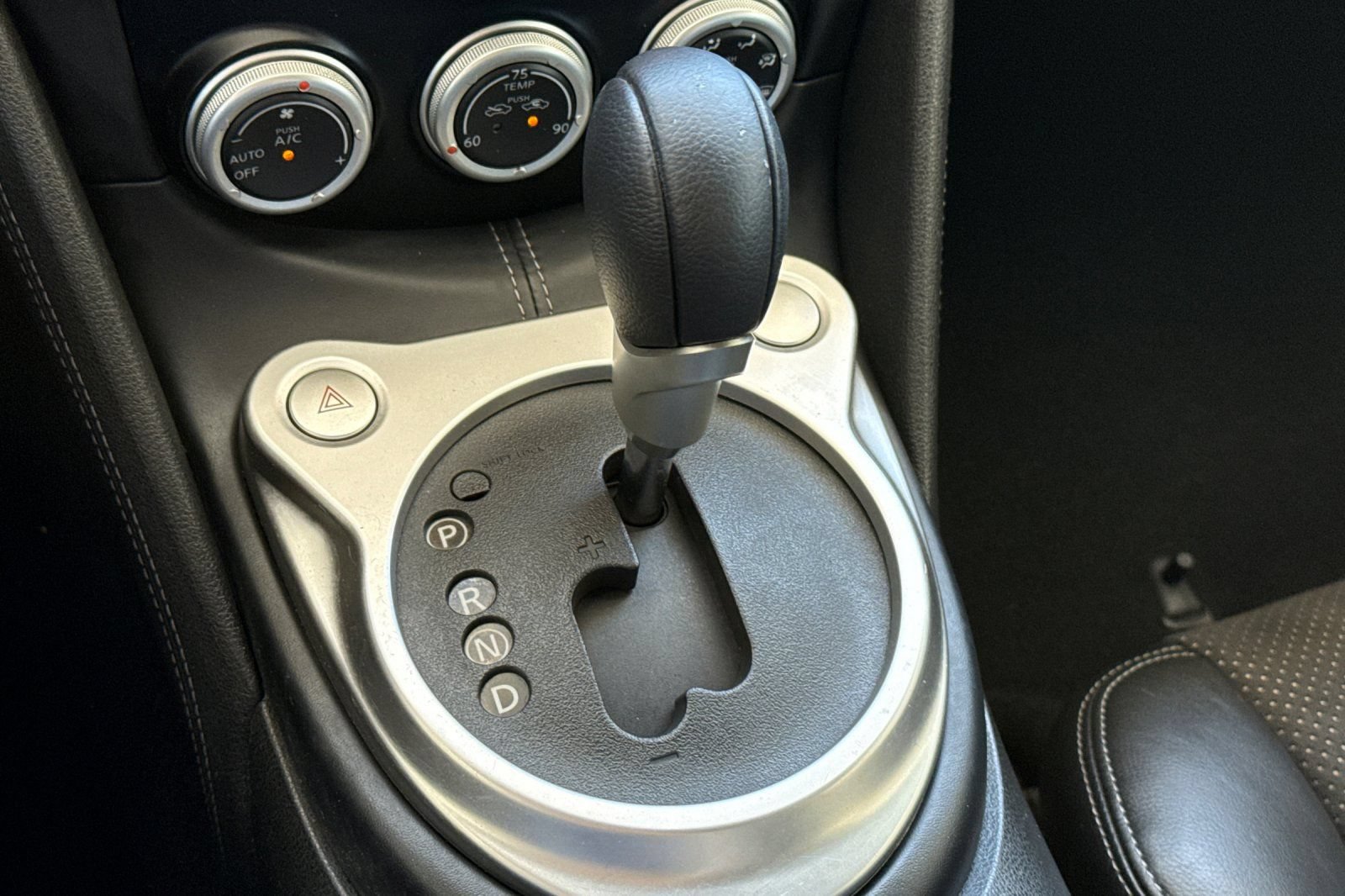 Used 2014 Nissan 370Z Touring RWD image 27