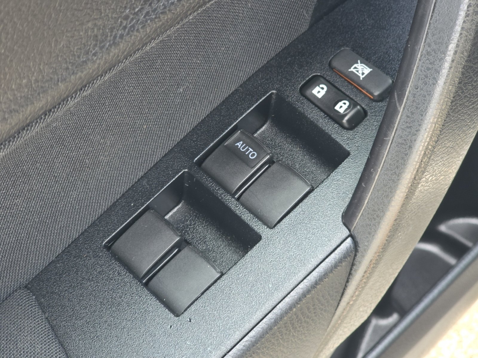 Used 2017 Toyota Corolla LE w/ Carpet Mat Package (TMS) FWD image 25