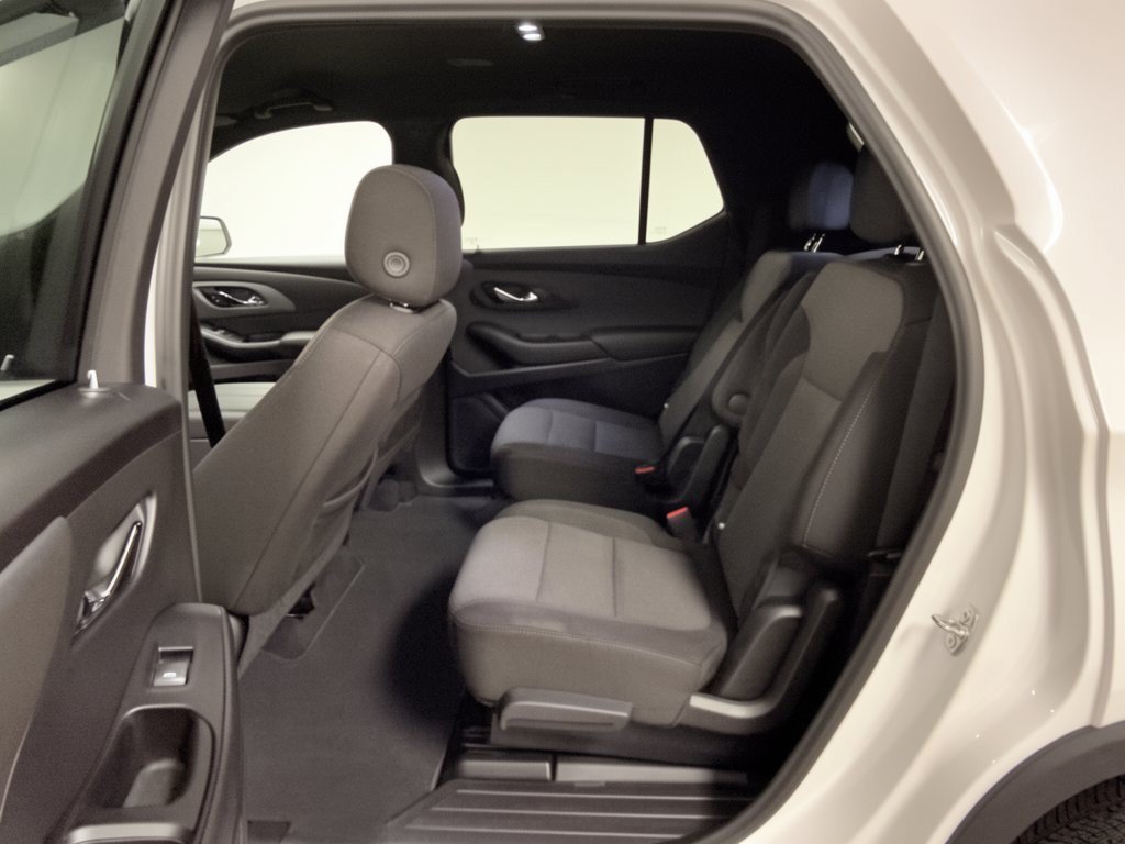 Used 2023 Chevrolet Traverse LT FWD image 25