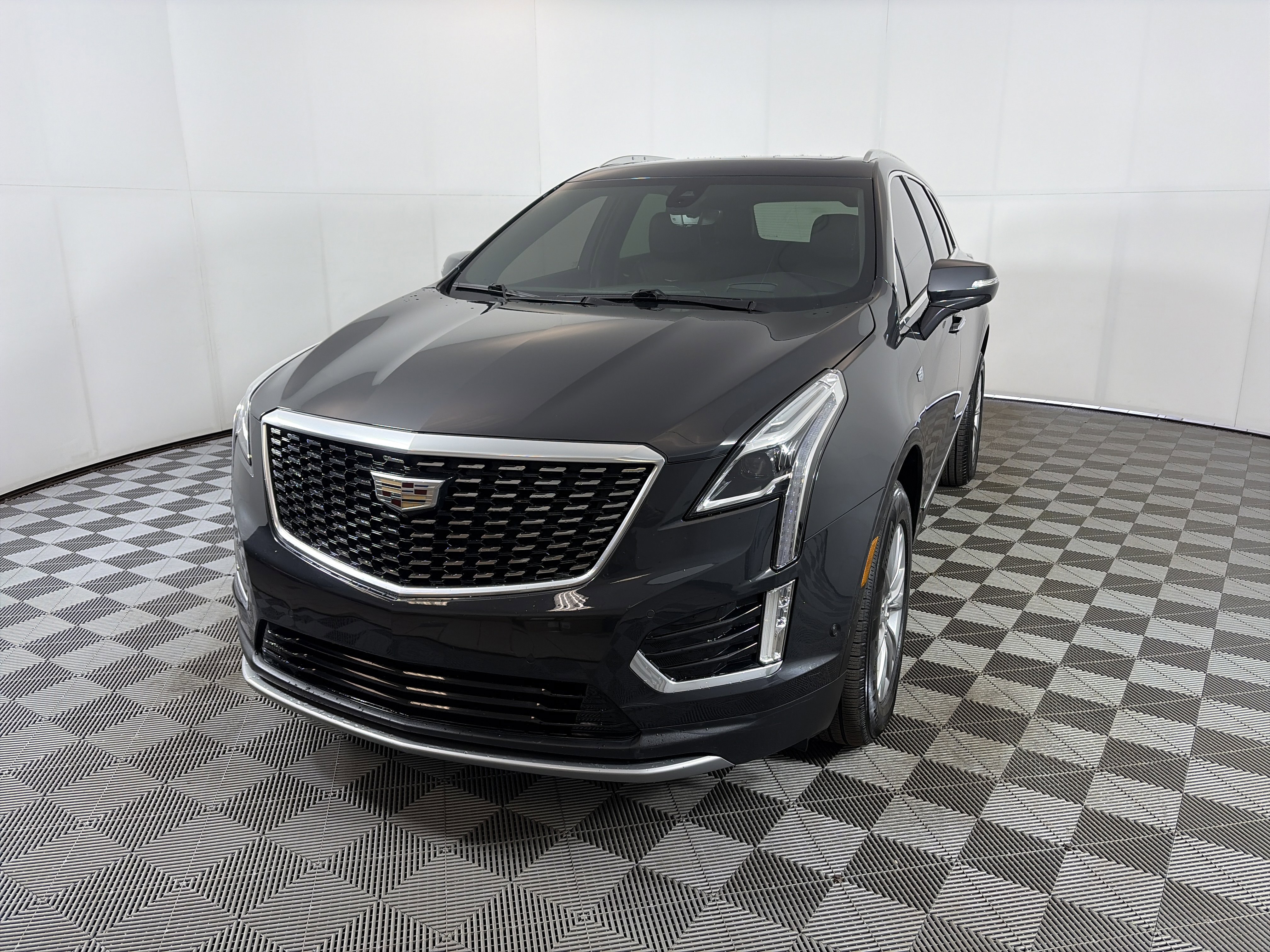 Used 2020 Cadillac XT5 Premium Luxury image 2