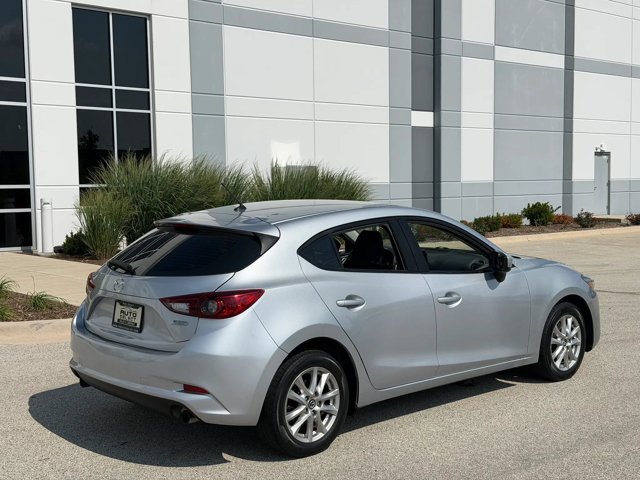 Used 2018 MAZDA MAZDA3 Sport FWD image 5