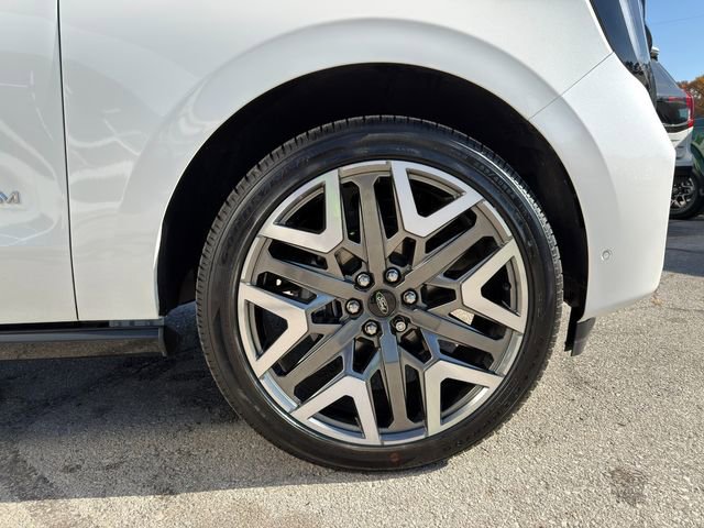 Used 2025 Ford Expedition Max Platinum w/ Platinum Ultimate Package image 9