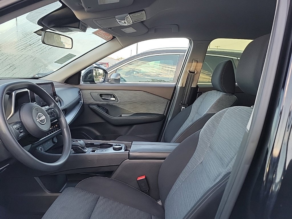 Used 2023 Nissan Rogue SV AWD/4WD image 6