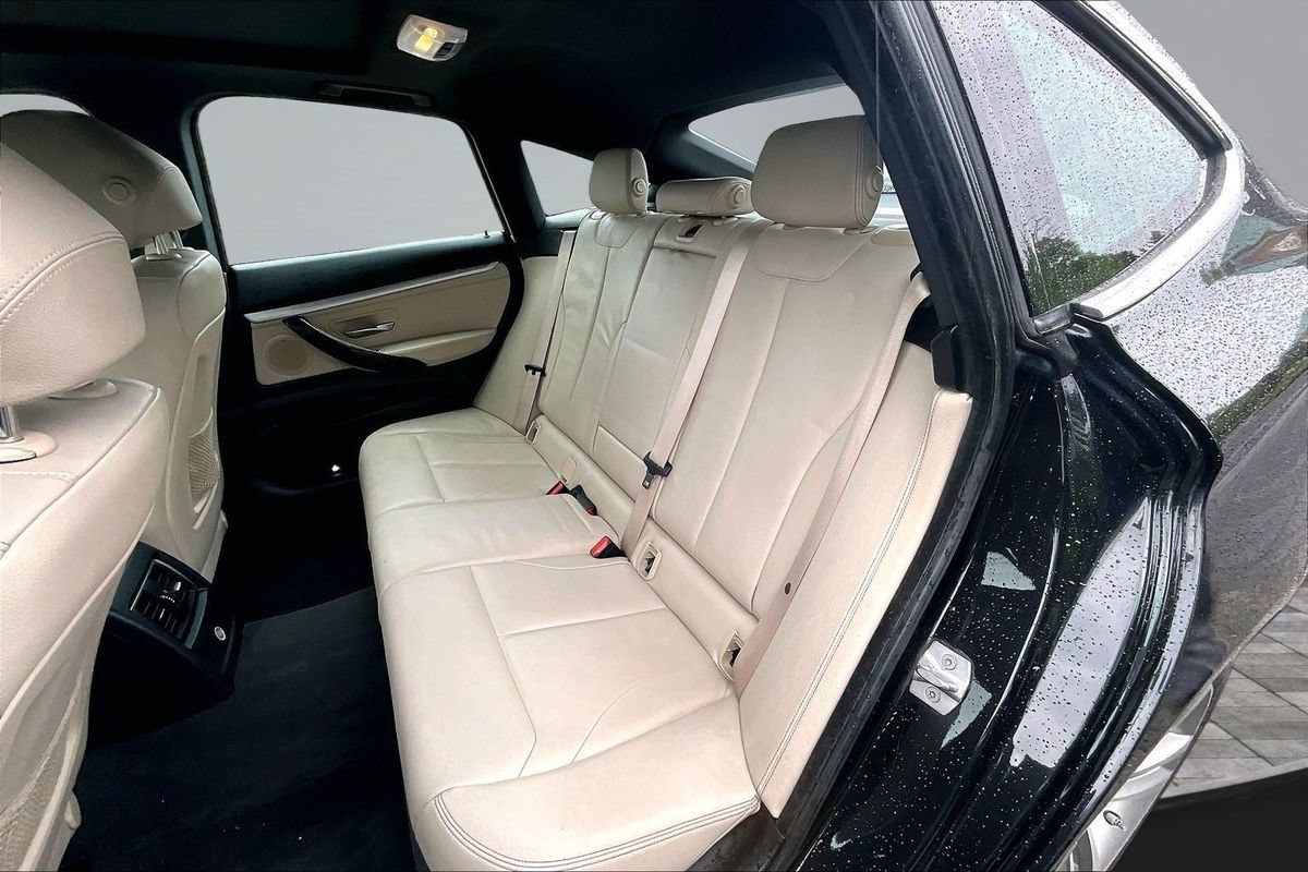 Used 2018 BMW 330i Gran Turismo xDrive w/ Premium Package AWD/4WD image 17