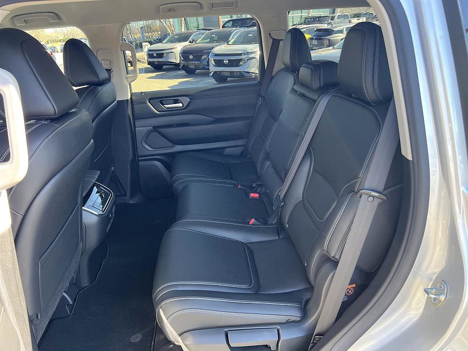 Certified 2026 Nissan Armada SV image 14