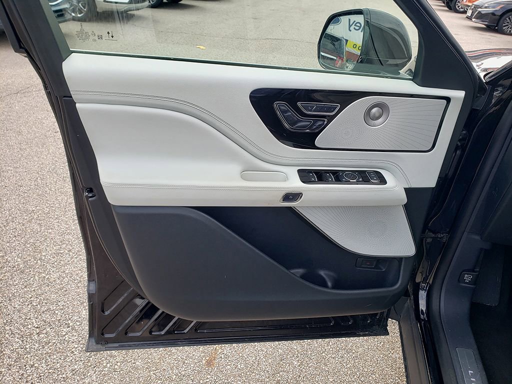 Used 2025 Lincoln Aviator Black Label AWD/4WD image 10