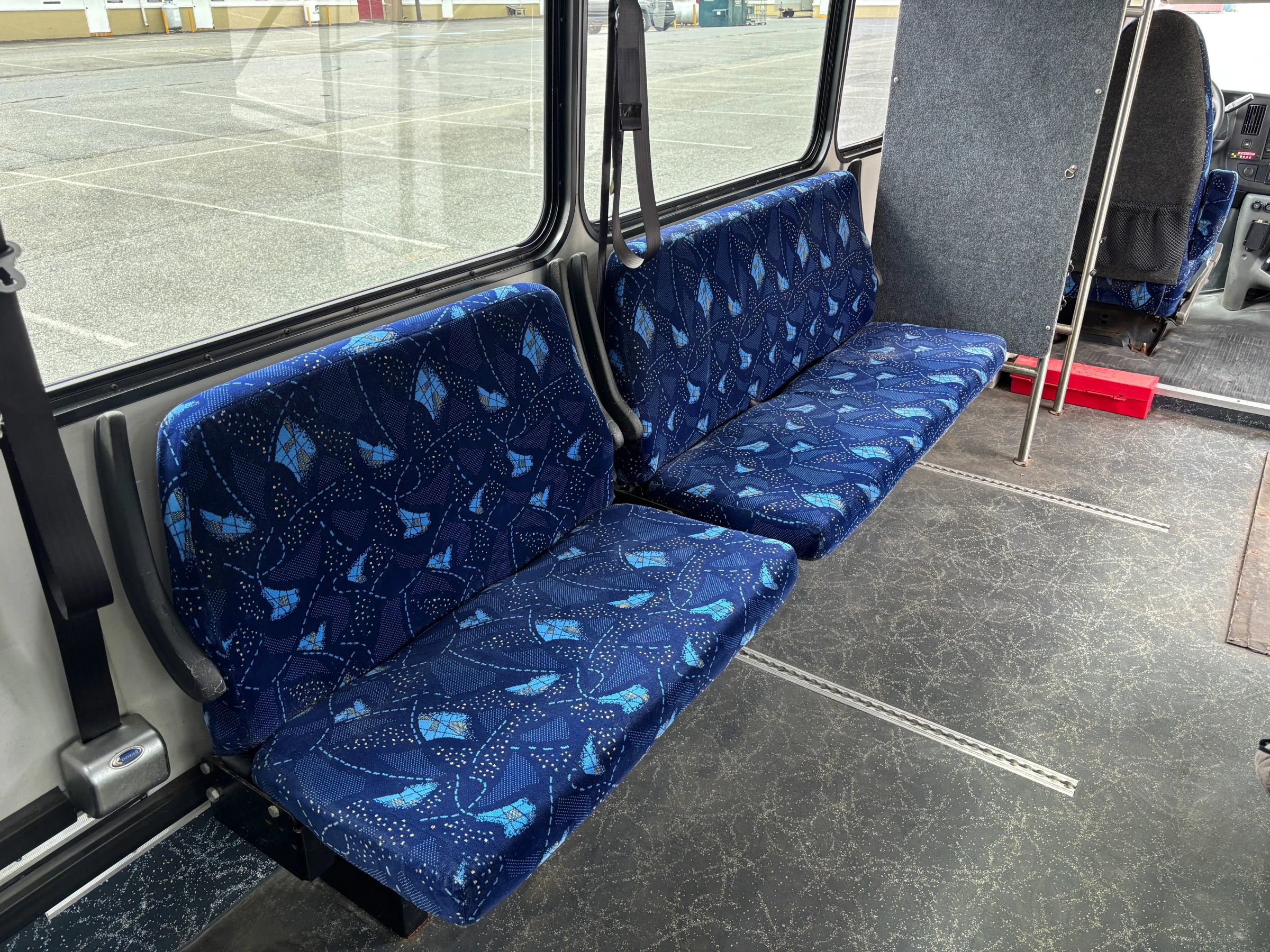 Used 2015 Chevrolet Express 4500 w/ Shuttle Bus Package RWD image 35