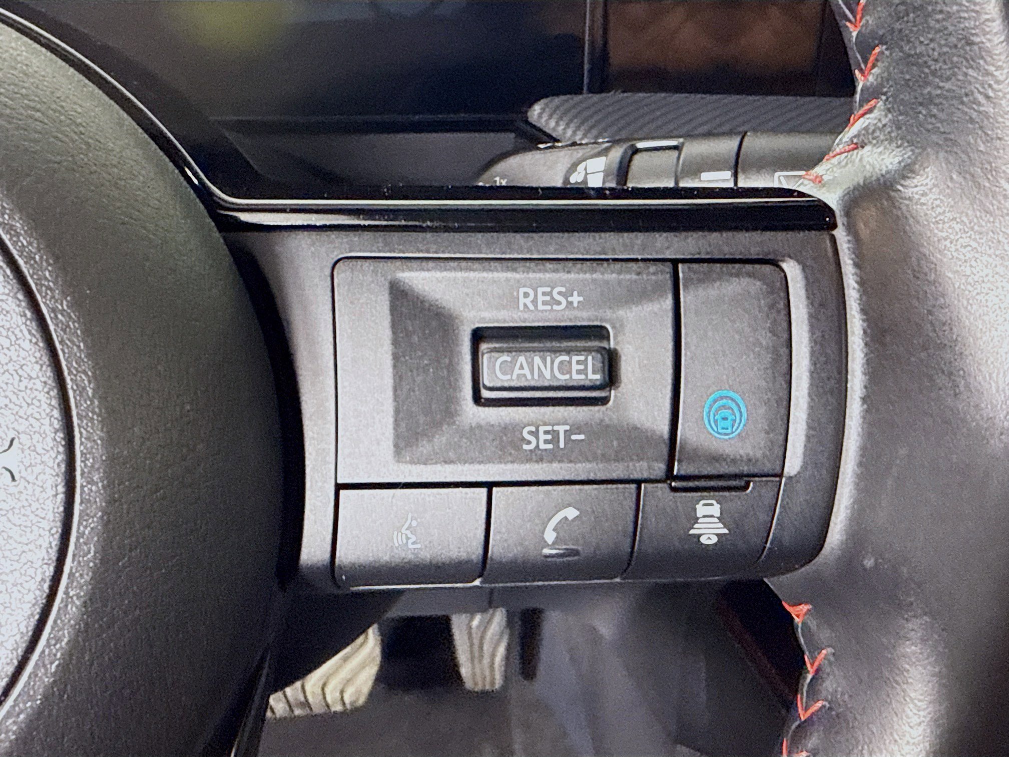 Used 2025 Nissan Kicks SR w/ Interior Electronics Package image 15