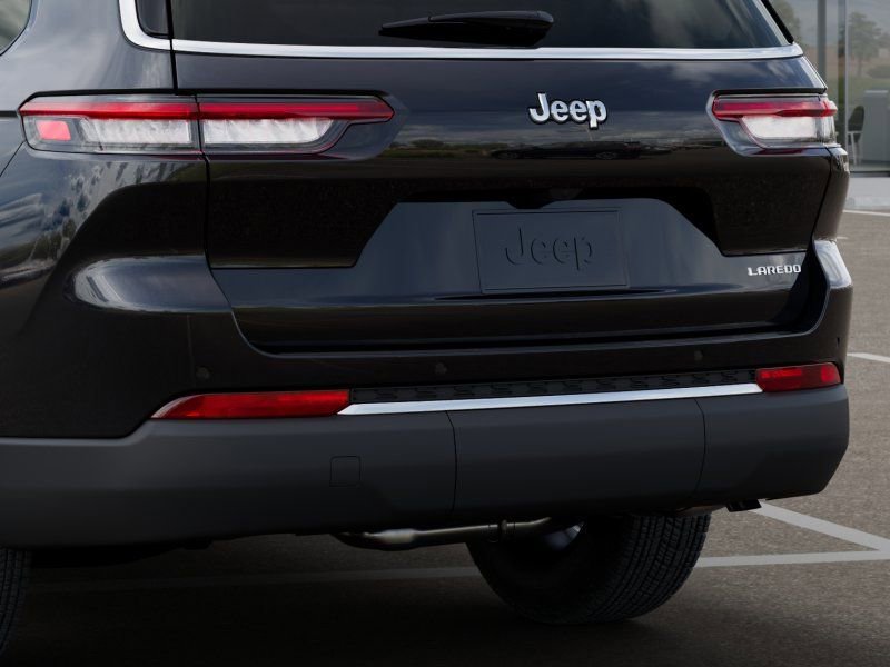 New 2025 Jeep Grand Cherokee L Laredo image 13