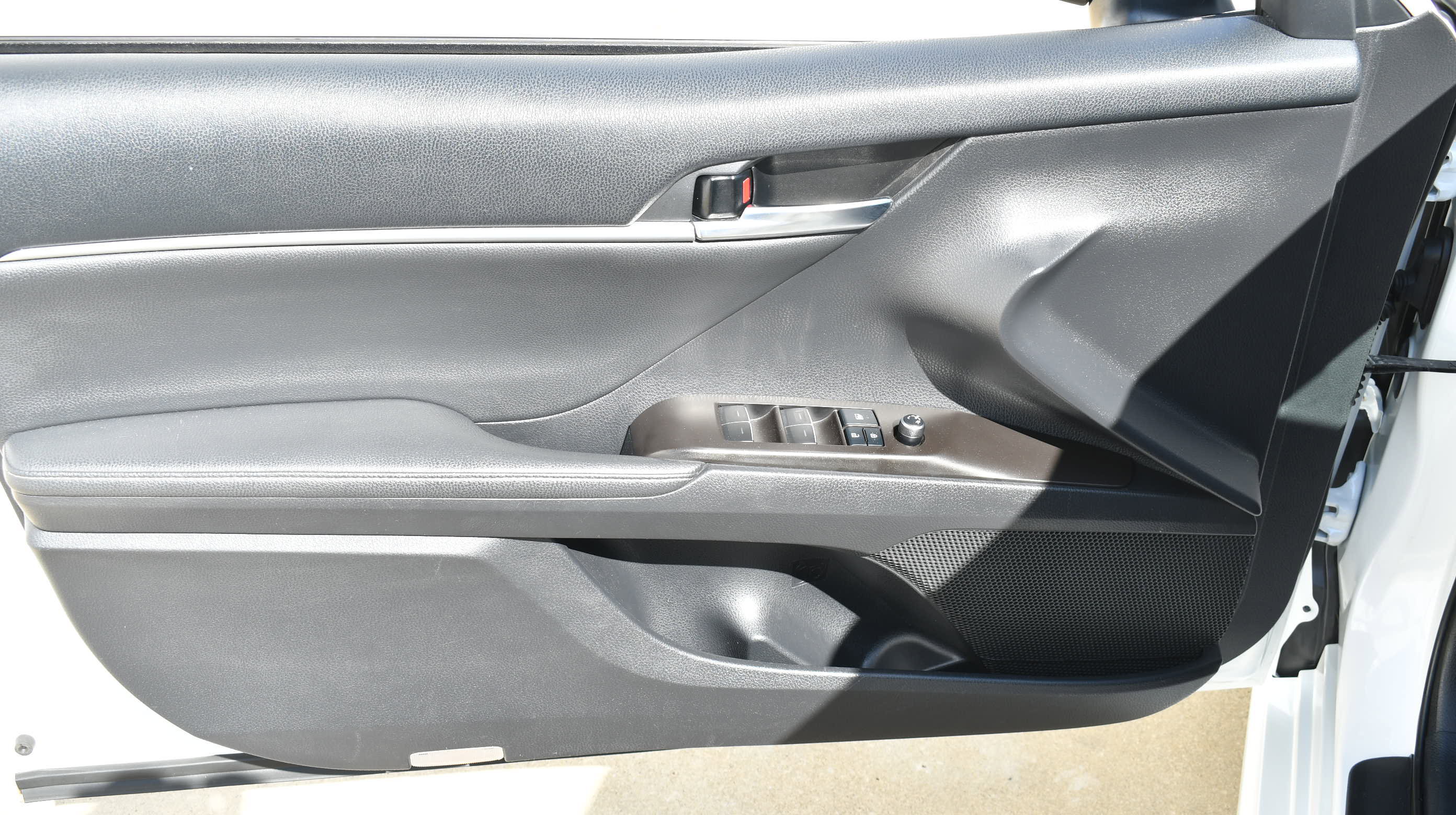 Used 2022 Toyota Camry XSE FWD image 13