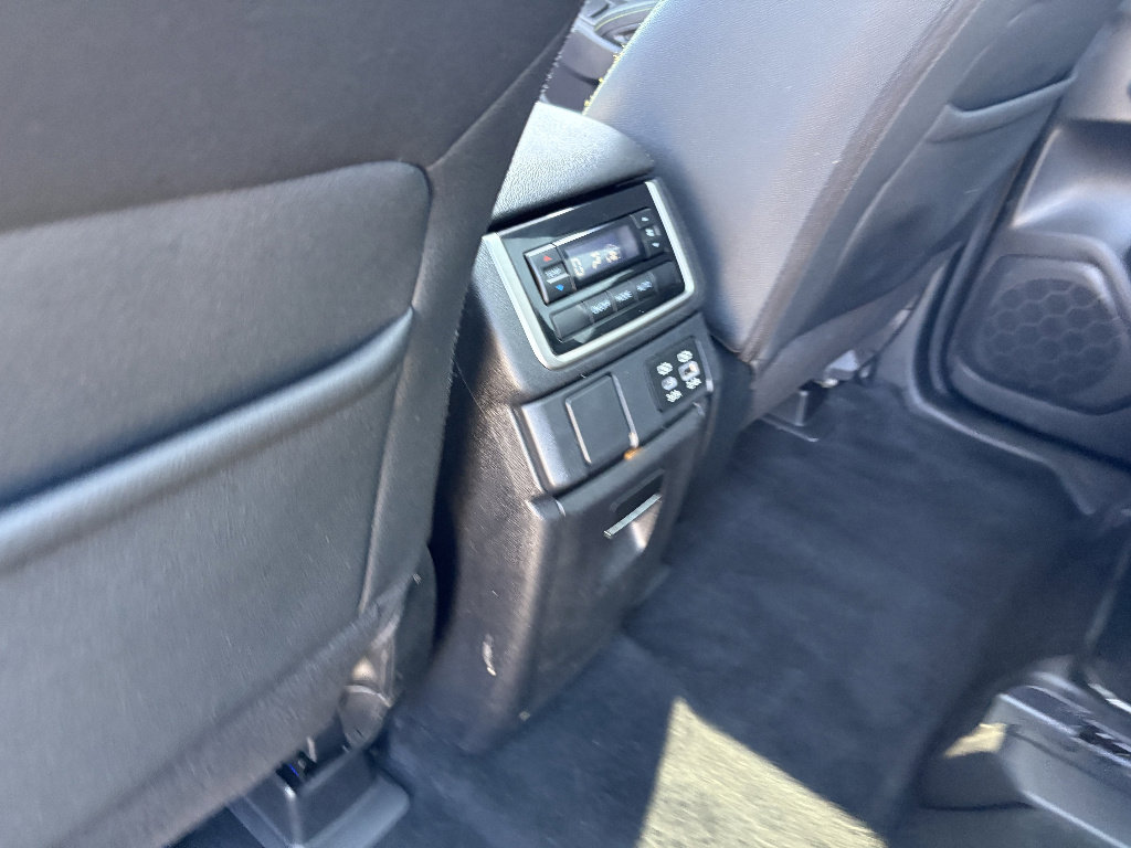 Used 2023 Subaru Ascent Onyx Edition AWD/4WD image 18