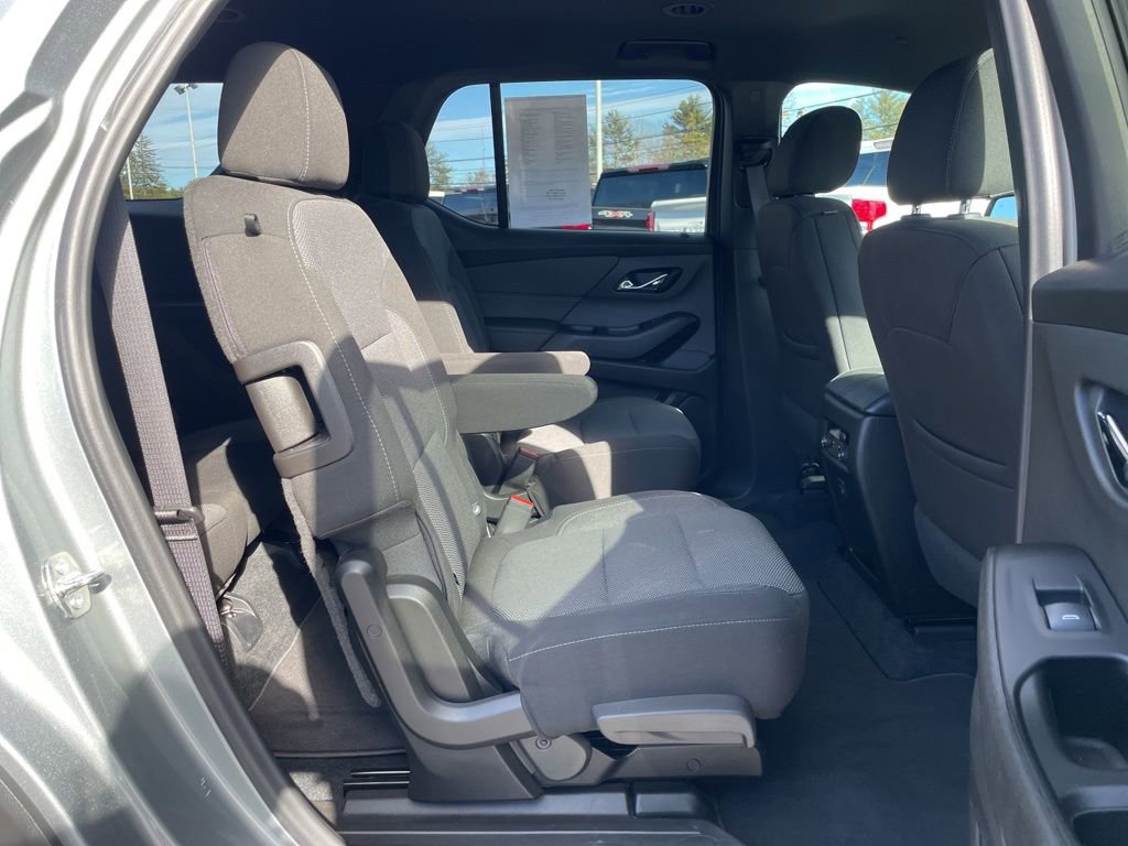 Used 2023 Chevrolet Traverse LT w/ Rear Camera Mirror Package image 35