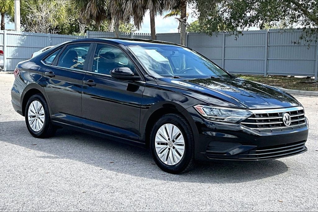 Used 2019 Volkswagen Jetta S w/ Driver Assistance Package FWD image 2