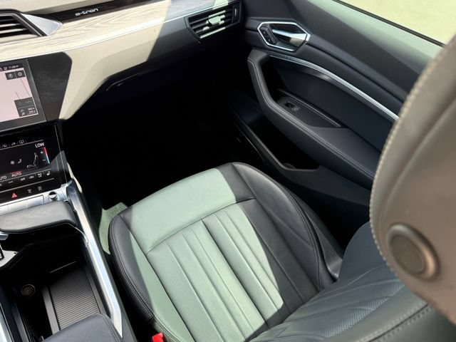 Used 2021 Audi e-tron Premium Plus w/ Premium Plus Package AWD/4WD image 23