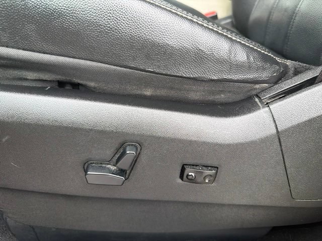 Used 2014 Chrysler Town & Country Touring w/ Driver Convenience Group FWD image 14