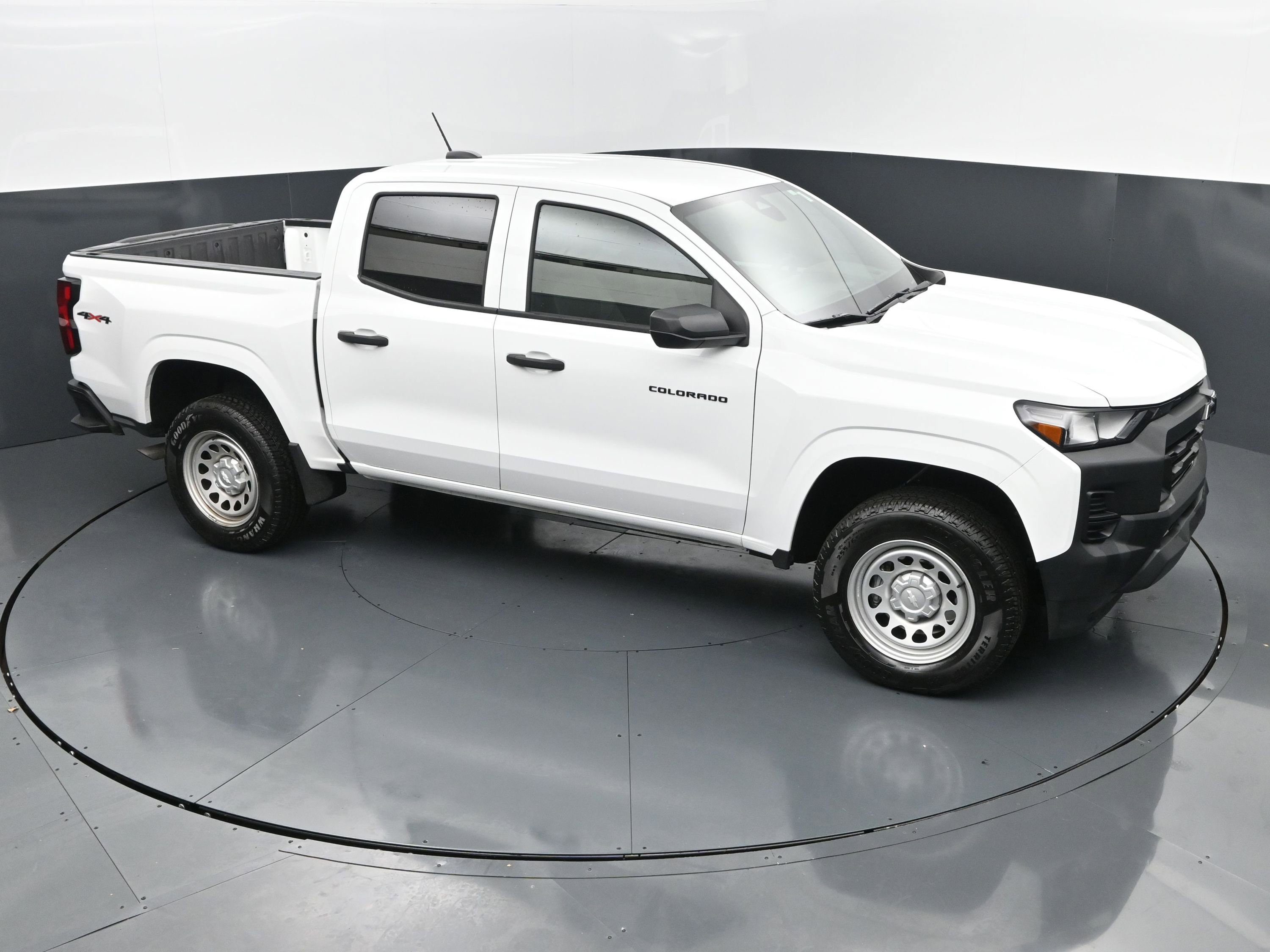 Used 2025 Chevrolet Colorado W/T image 32