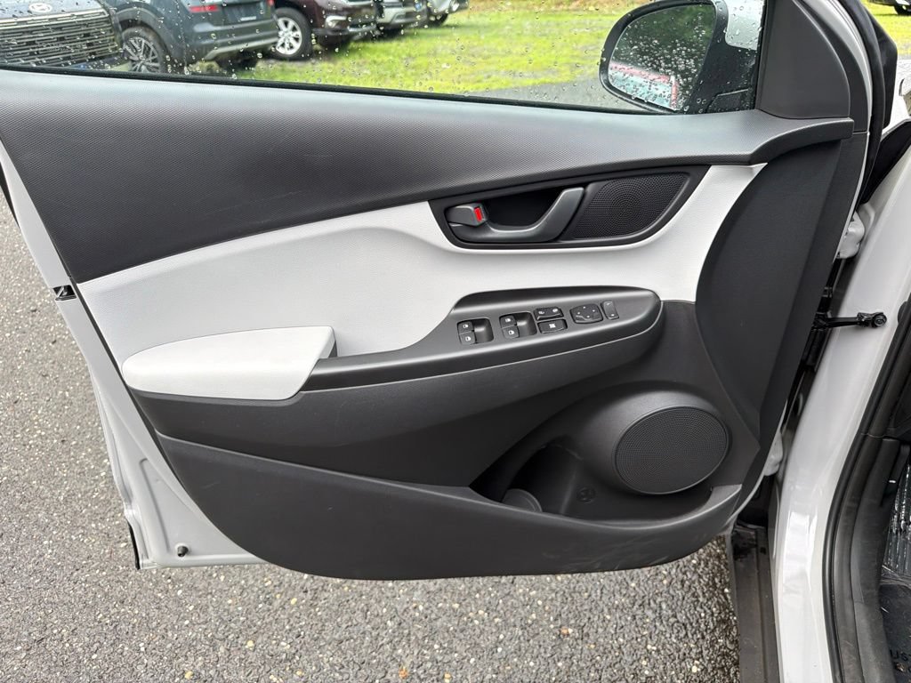 Certified 2023 Hyundai Kona SE AWD/4WD image 17