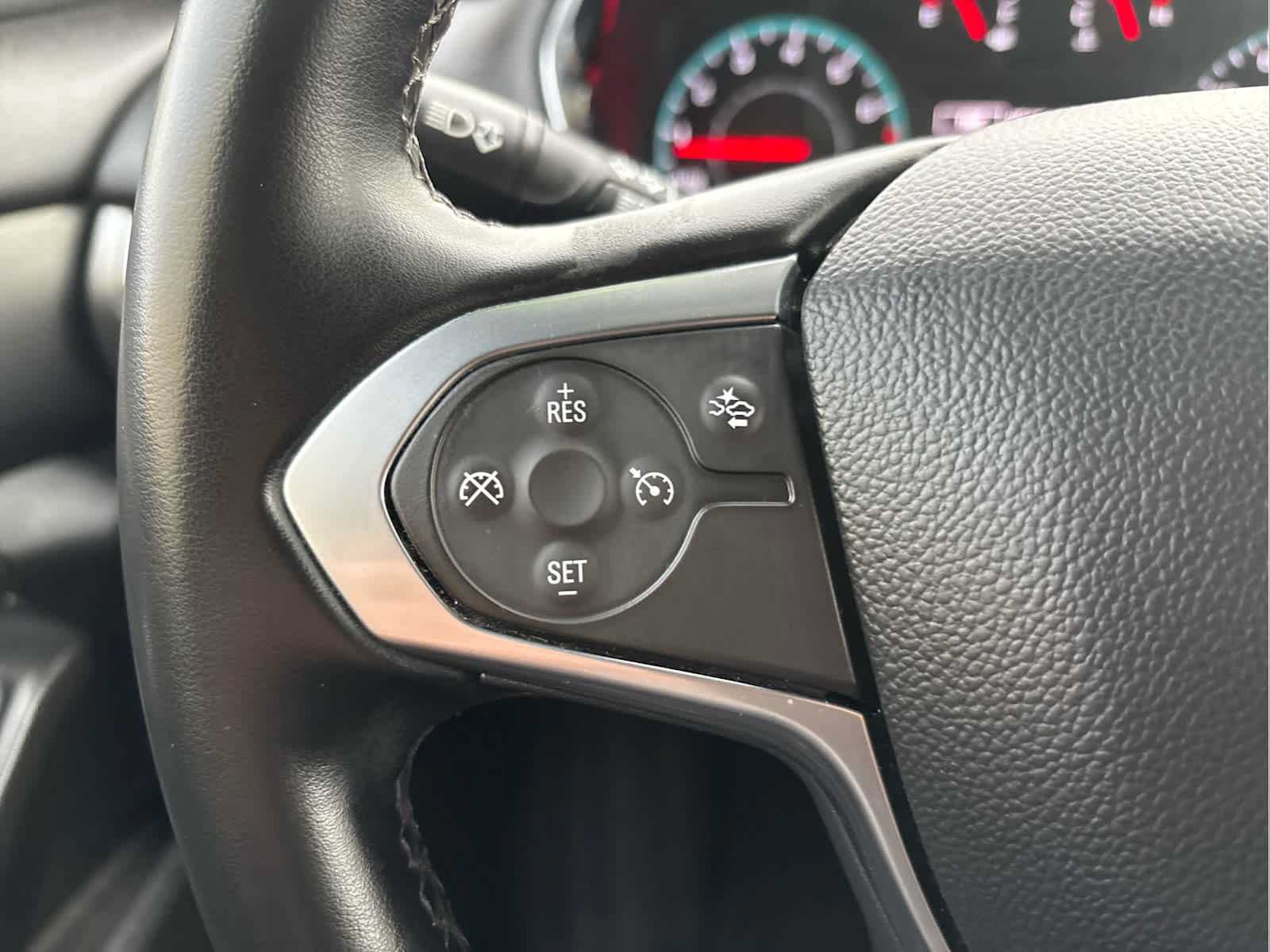 Used 2023 Chevrolet Traverse LT FWD image 25