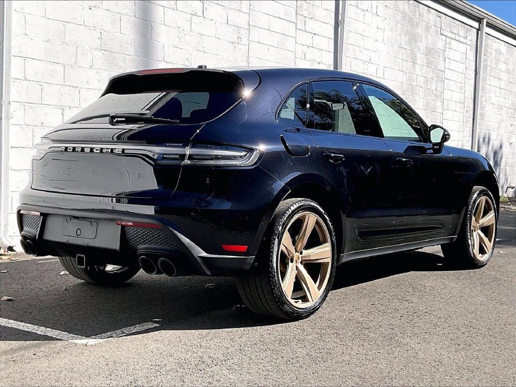 Certified 2023 Porsche Macan AWD/4WD image 17