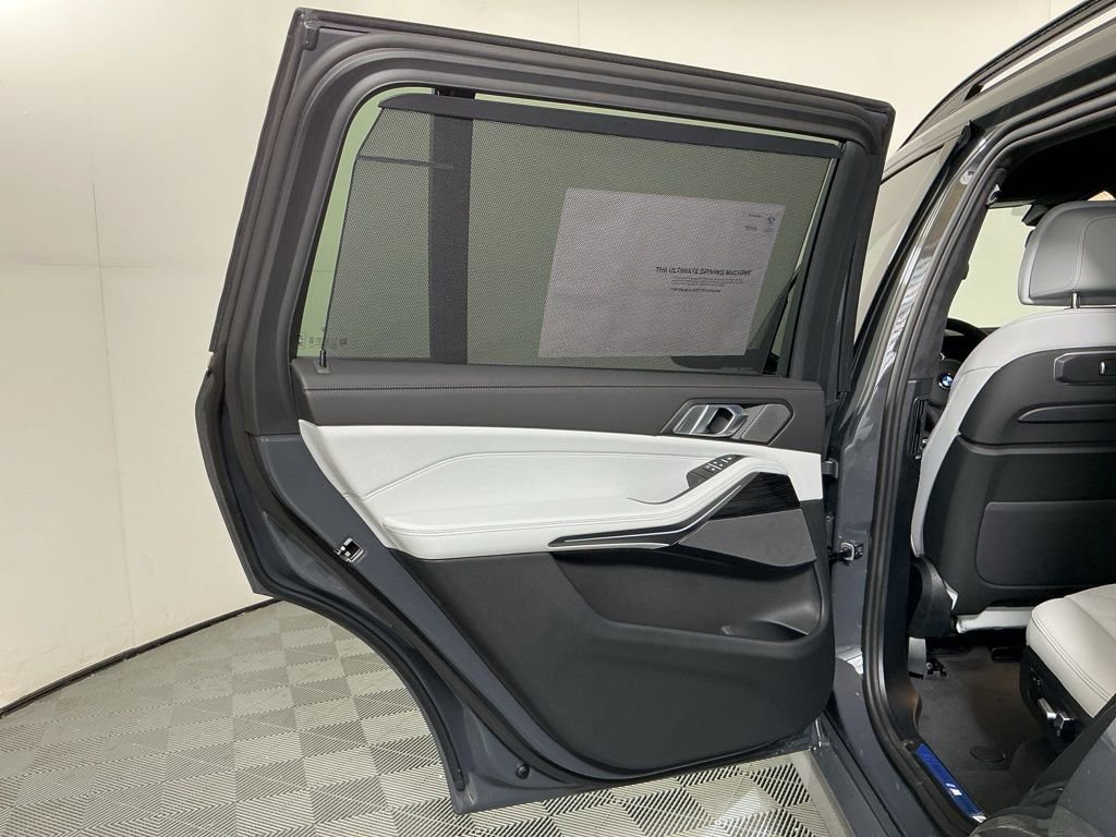 New 2026 BMW X7 xDrive40i w/ M Sport Package AWD/4WD image 24