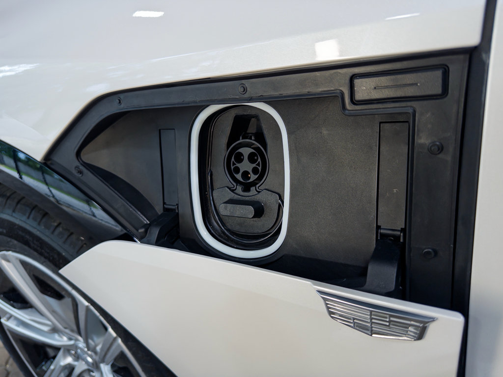 Used 2024 Cadillac Lyriq Tech AWD/4WD image 5