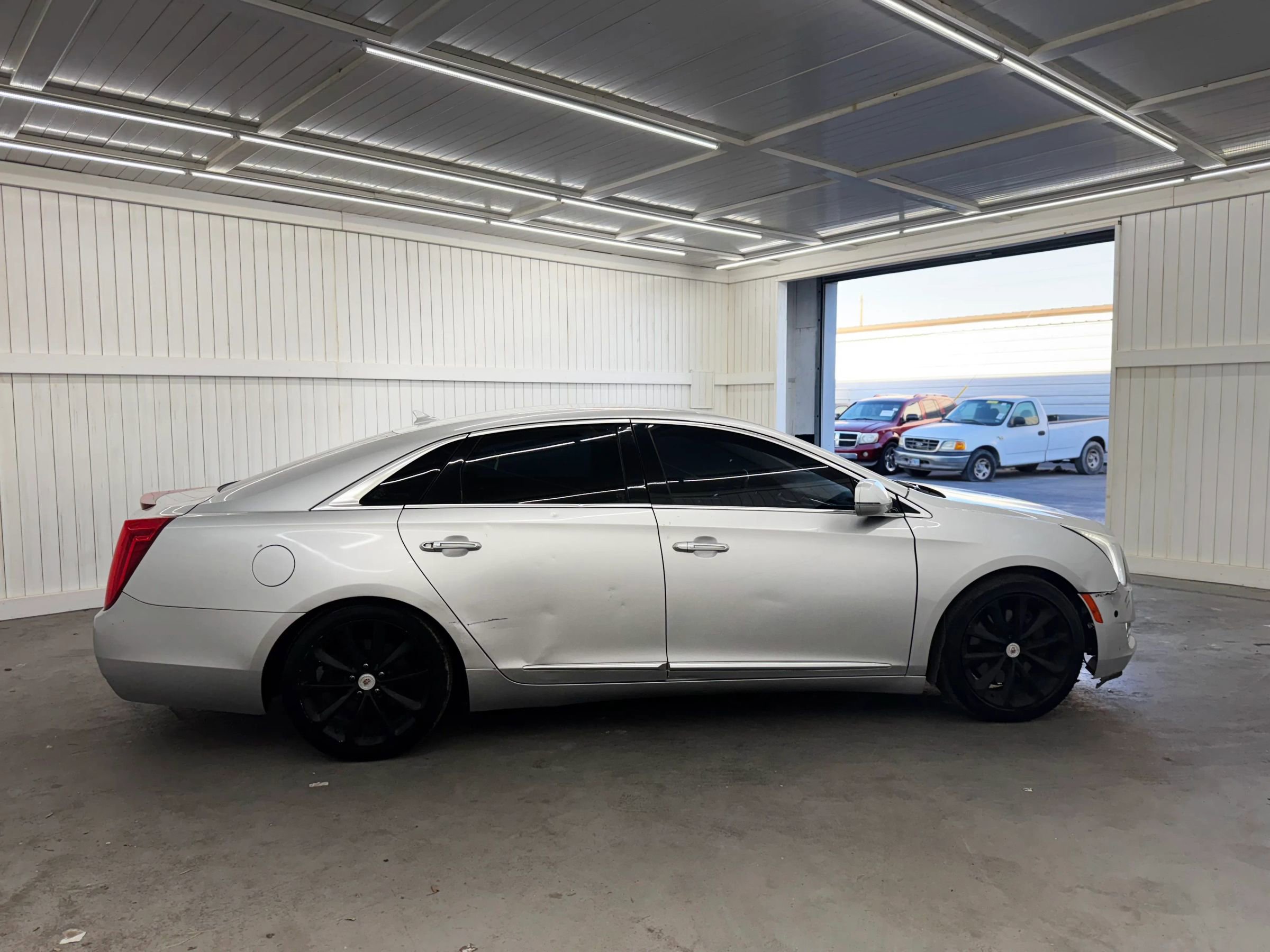 Used 2014 Cadillac XTS Luxury image 3