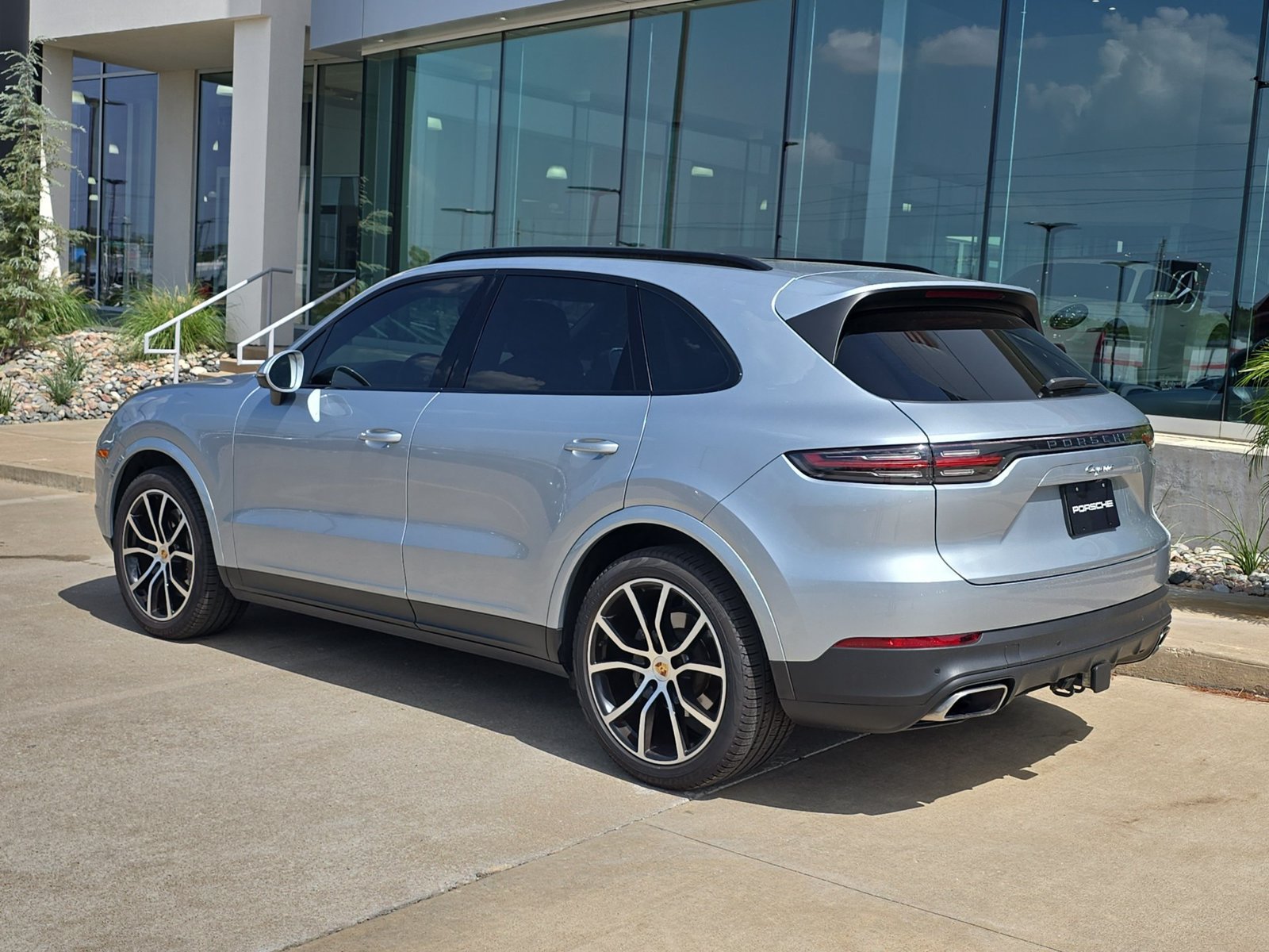 Certified 2023 Porsche Cayenne AWD/4WD image 3