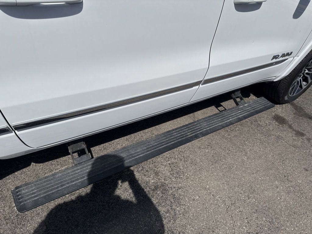 Used 2025 RAM 1500 Limited AWD/4WD image 44