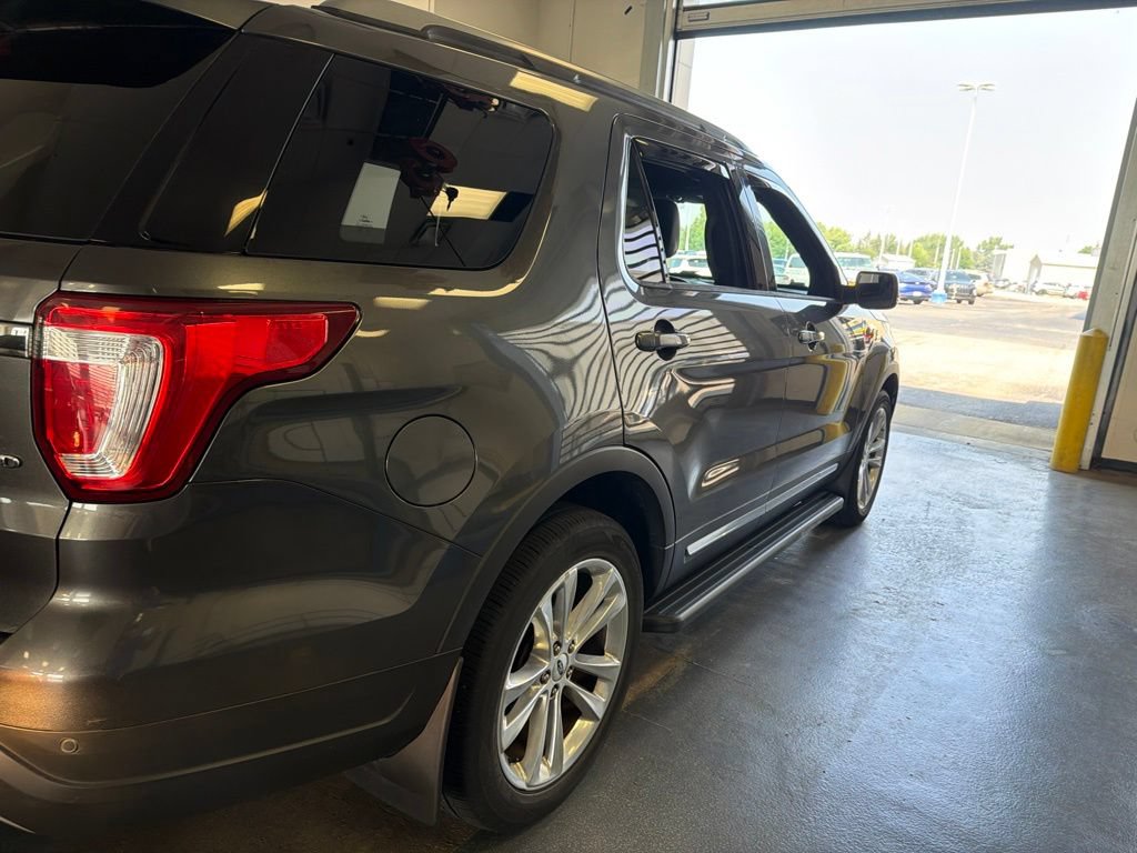 Used 2018 Ford Explorer XLT w/ Equipment Group 202A AWD/4WD image 6