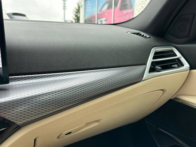 Certified 2025 BMW 330i xDrive Sedan w/ Premium Package image 30