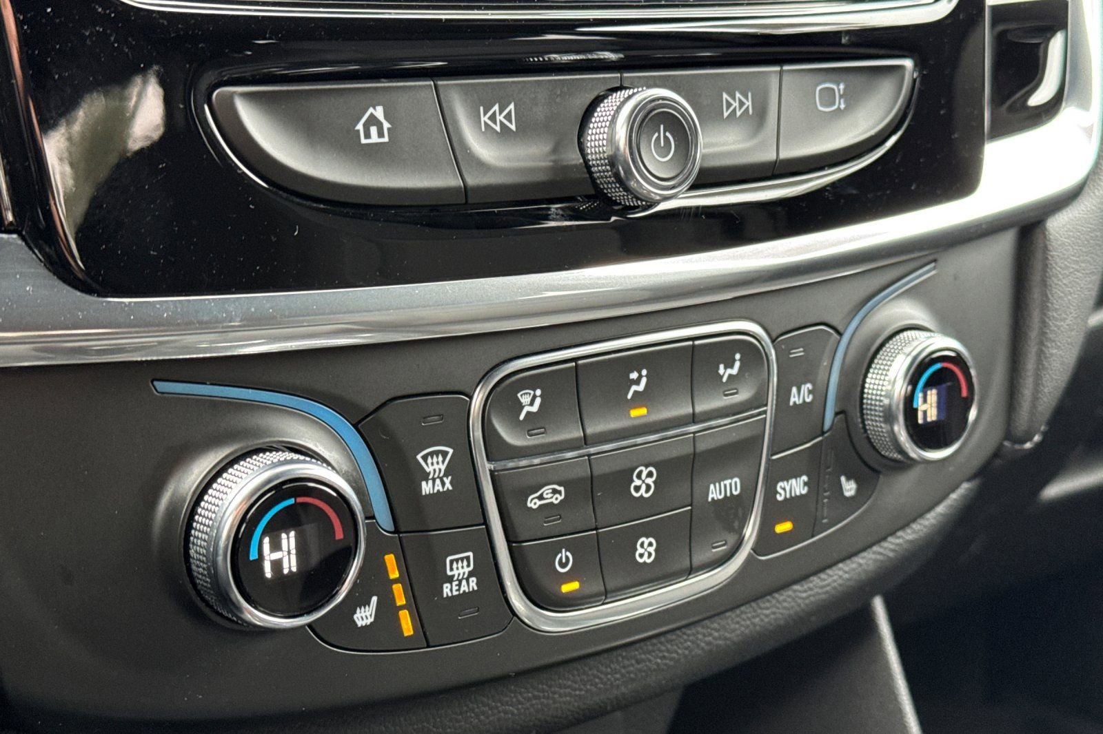 Certified 2022 Chevrolet Traverse LT w/ LPO, Floor Liner Package image 23