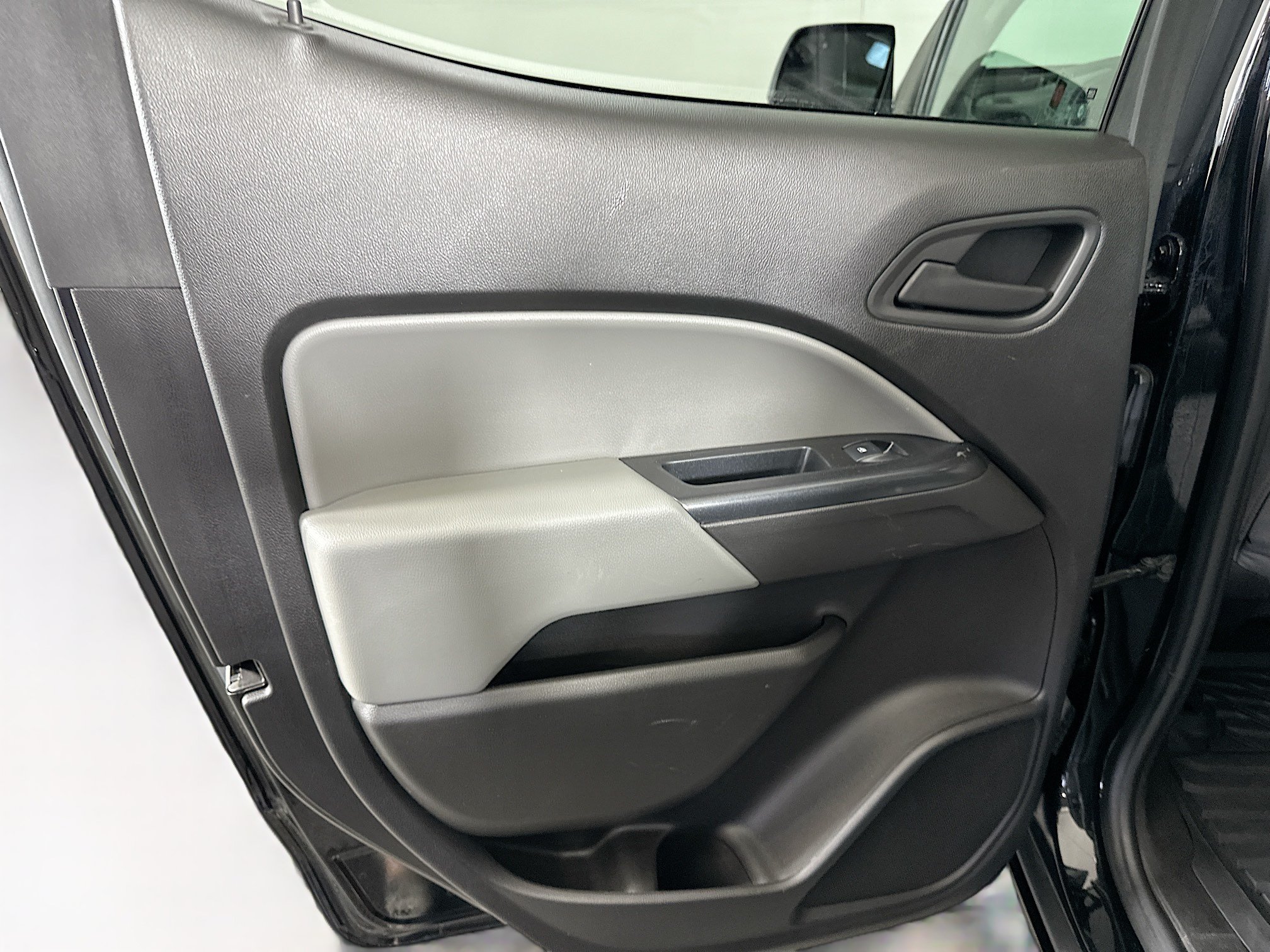 Used 2019 Chevrolet Colorado W/T w/ Custom Special Edition RWD image 24