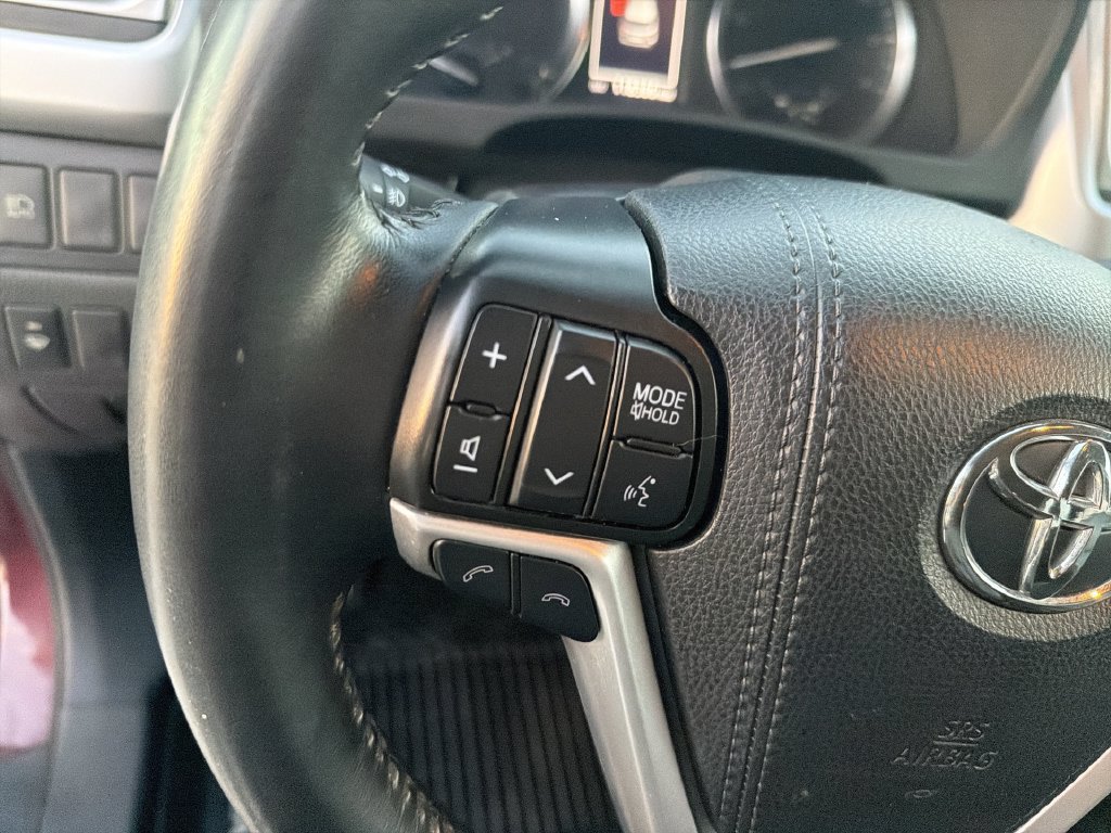Used 2019 Toyota Highlander XLE AWD/4WD image 17
