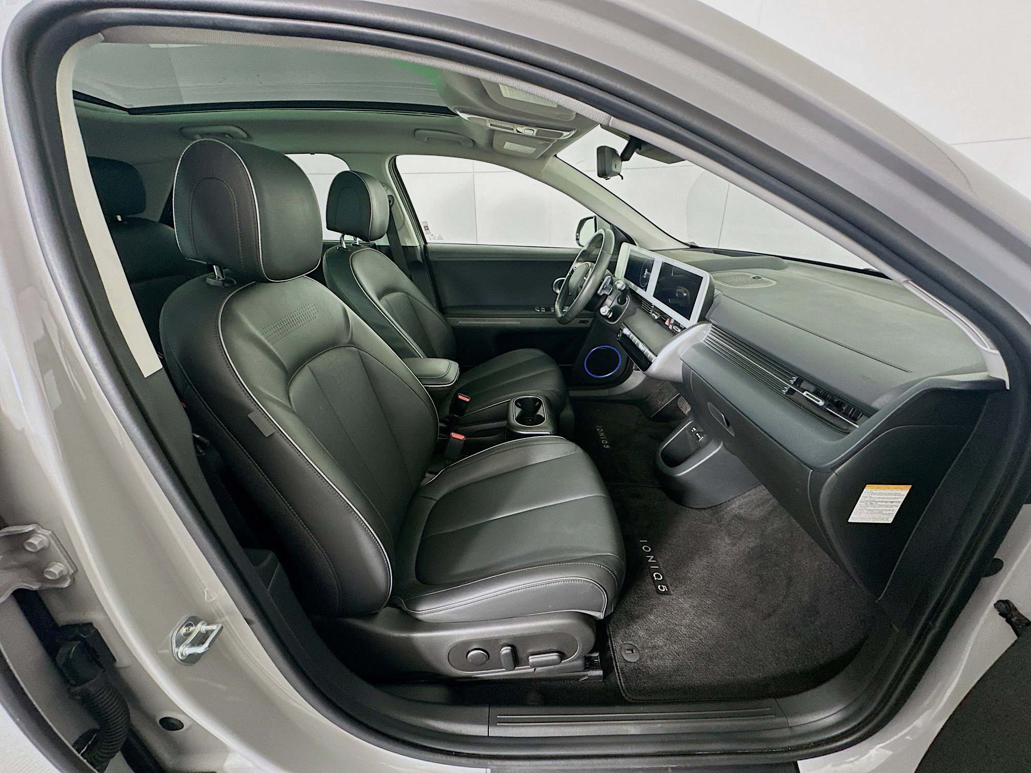 Used 2024 Hyundai Ioniq 5 Limited image 32