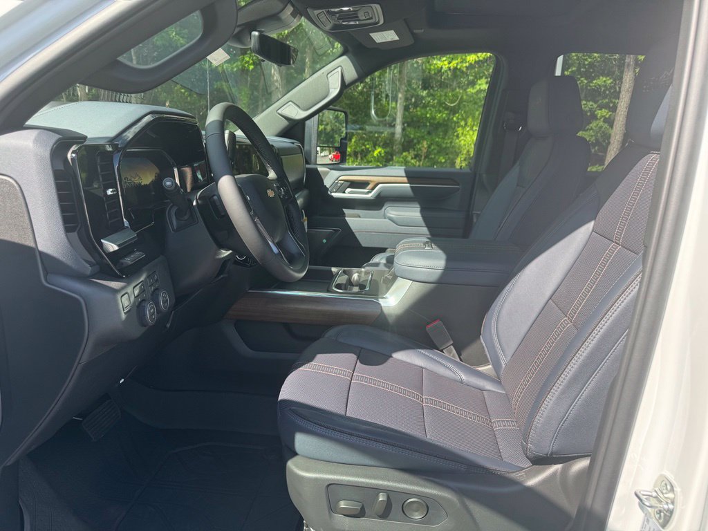 New 2026 Chevrolet Silverado 3500 High Country w/ High Country Premium Package AWD/4WD image 15