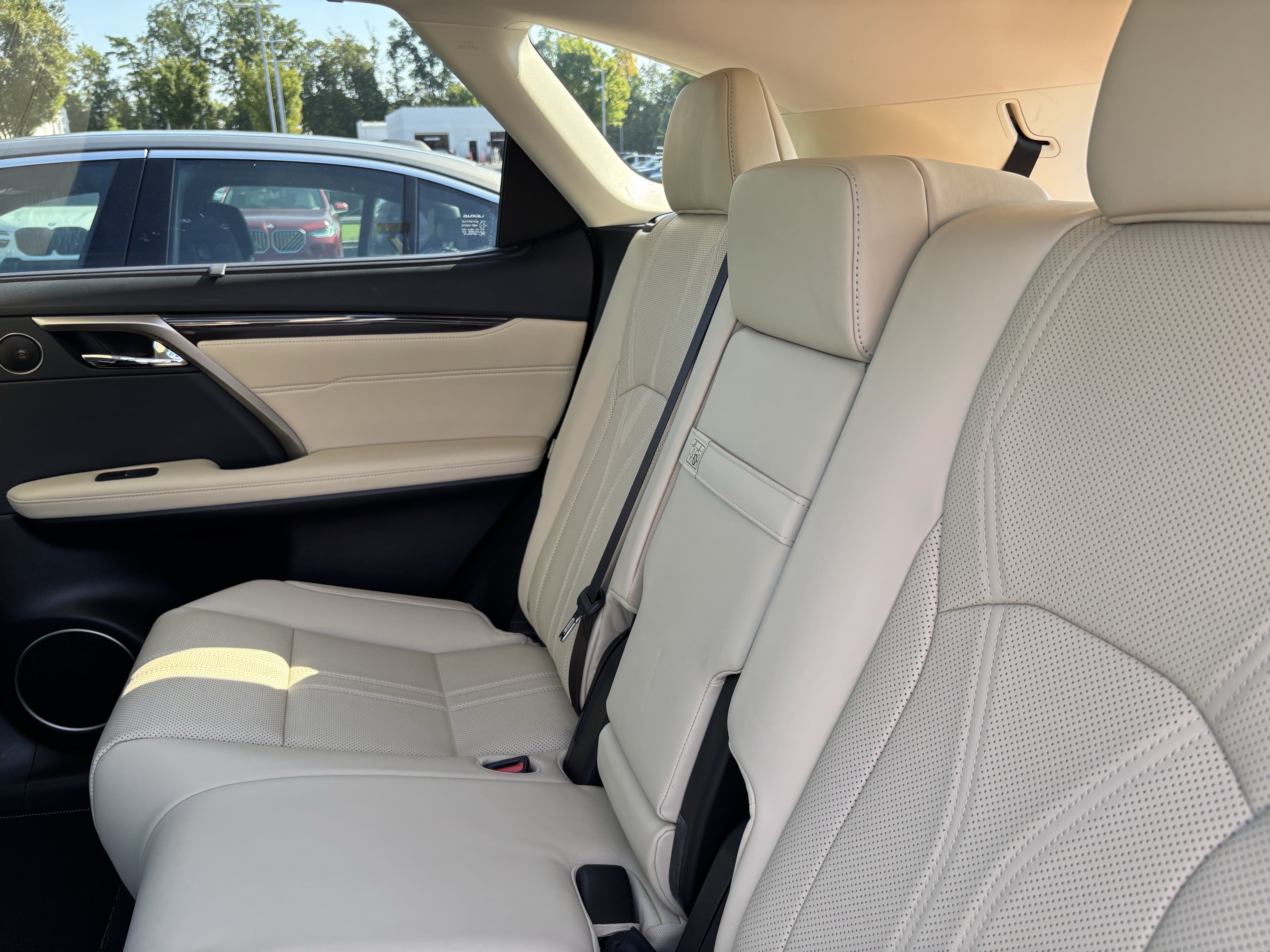 Used 2022 Lexus RX 350L Luxury w/ Accessory Package (Z1) FWD image 33