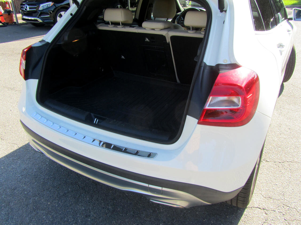 Used 2017 Mercedes-Benz GLA 250 4MATIC w/ Premium Package image 20