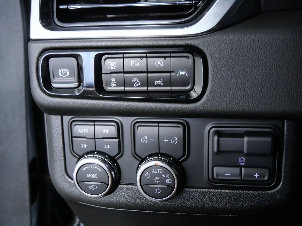 Used 2025 GMC Yukon Denali w/ Sun & Power Step Package AWD/4WD image 28