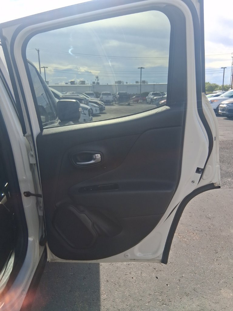 Used 2020 Jeep Renegade Trailhawk w/ Popular Equipment Group AWD/4WD image 13