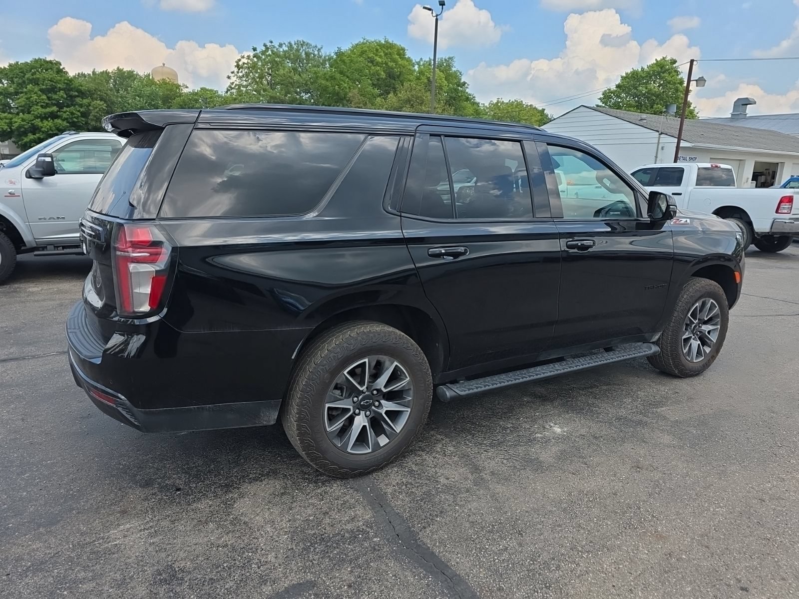 Used 2024 Chevrolet Tahoe Z71 w/ Luxury Package AWD/4WD image 5