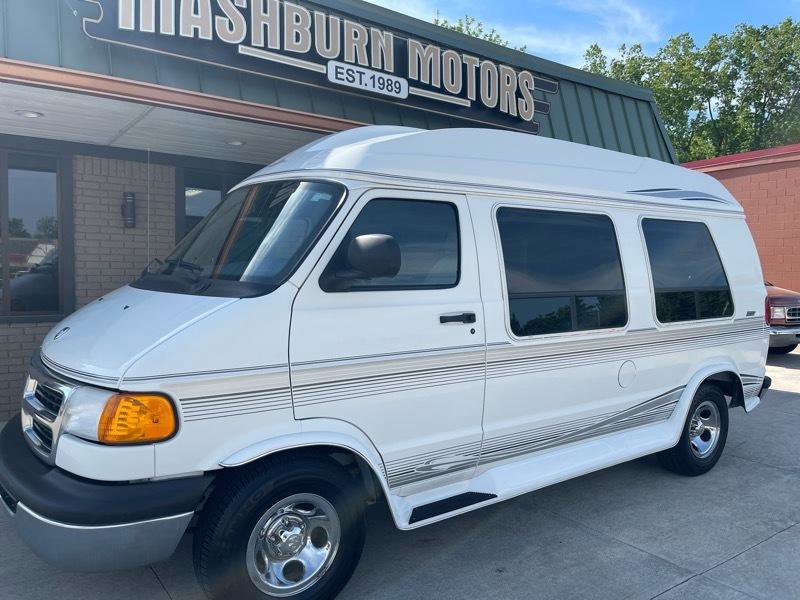 Used 2000 Dodge B1500 RWD image 2