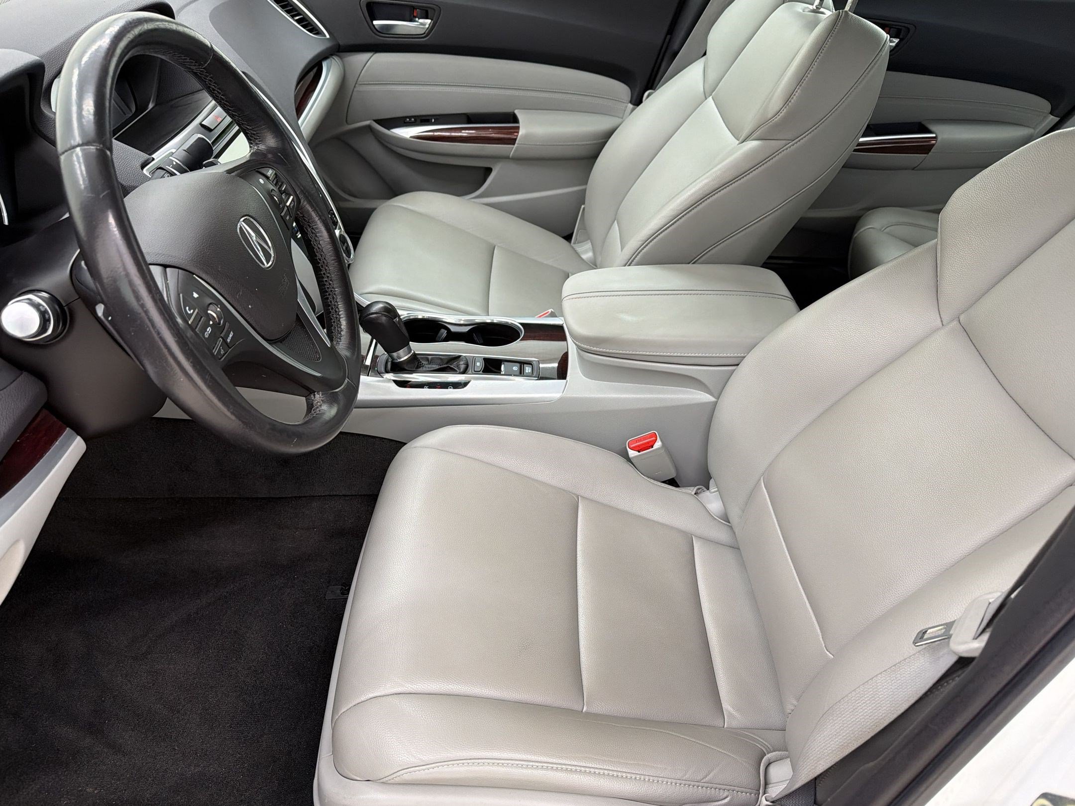 Used 2017 Acura TLX FWD image 5