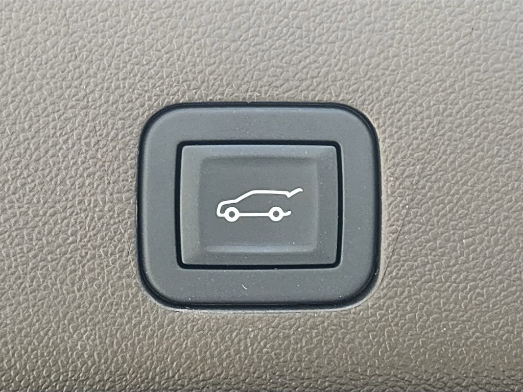 Used 2024 GMC Yukon XL SLT w/ SLT Luxury Package RWD image 15