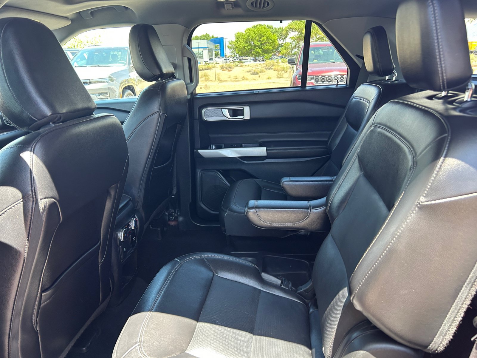 Used 2021 Ford Explorer Limited w/ Equipment Group 301A RWD image 17