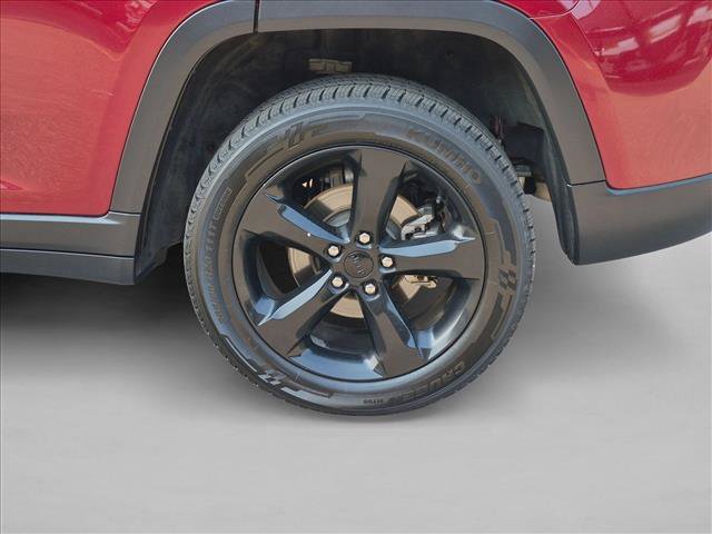 Used 2022 Jeep Grand Cherokee Altitude AWD/4WD image 9